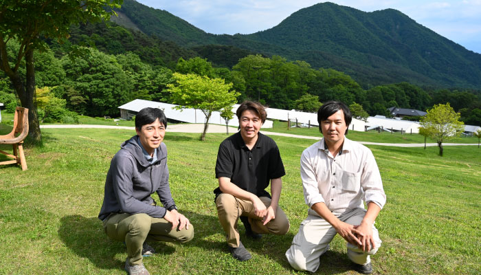 左から若手生産者の村松潤一さん、向山一輝さん、向山洋平さん