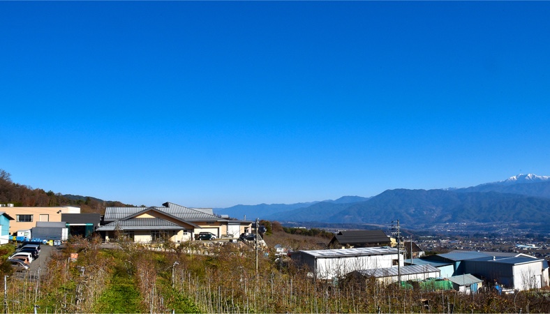 長野県松川町の自然が豊かな丘陵地